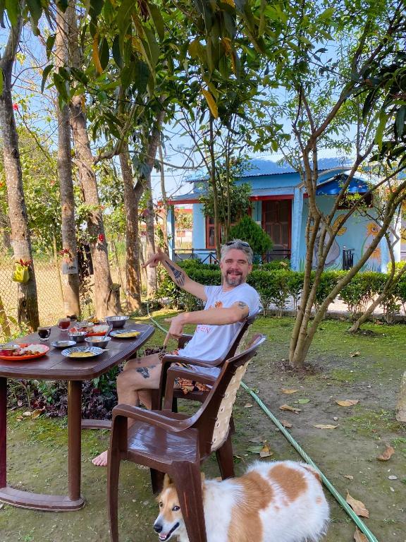 Guest enjoying breakfast in the garden